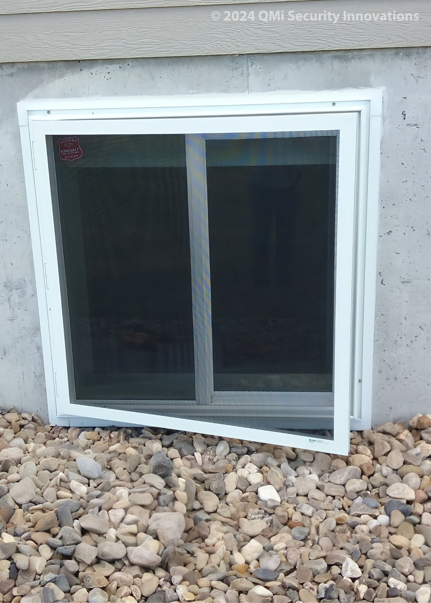 a window screen with an operable egress bar allows for safe evacuation in case of emergency